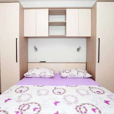 Pezo - With Balcony And Sea View Apartamento *