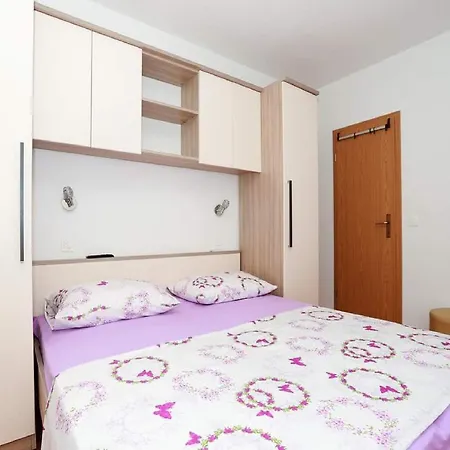 Pezo - With Balcony And Sea View Apartment