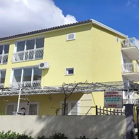 Pezo - With Balcony And Sea View Apartamento
