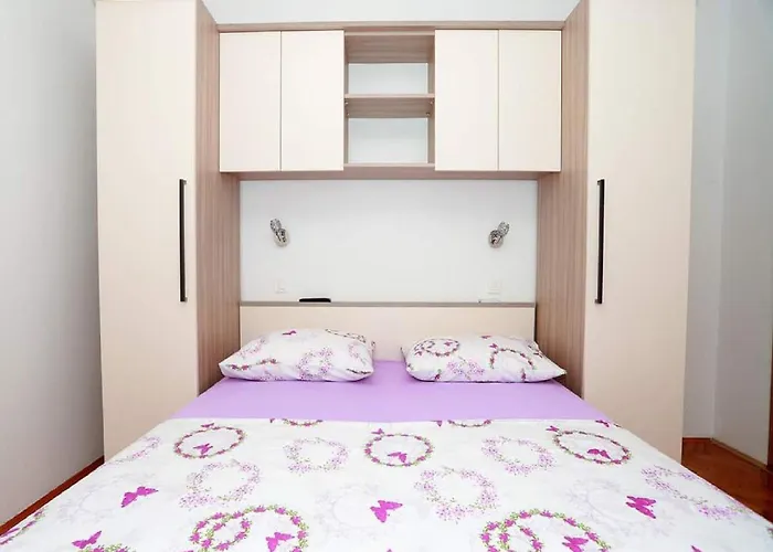Pezo - With Balcony And Sea View Apartamento *