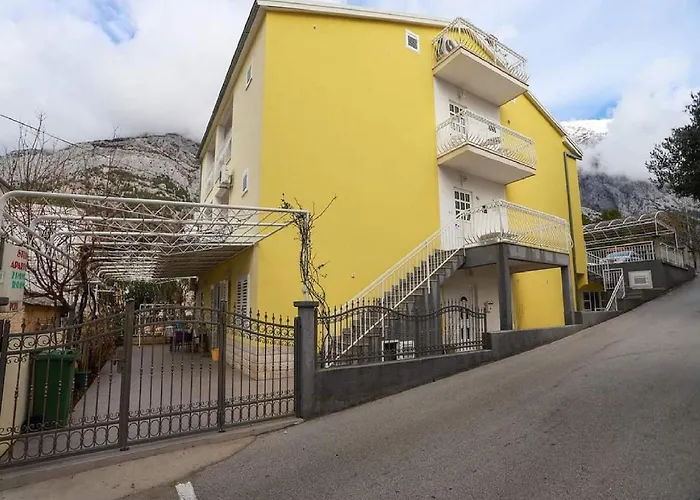 Pezo - With Balcony And Sea View Apartamento